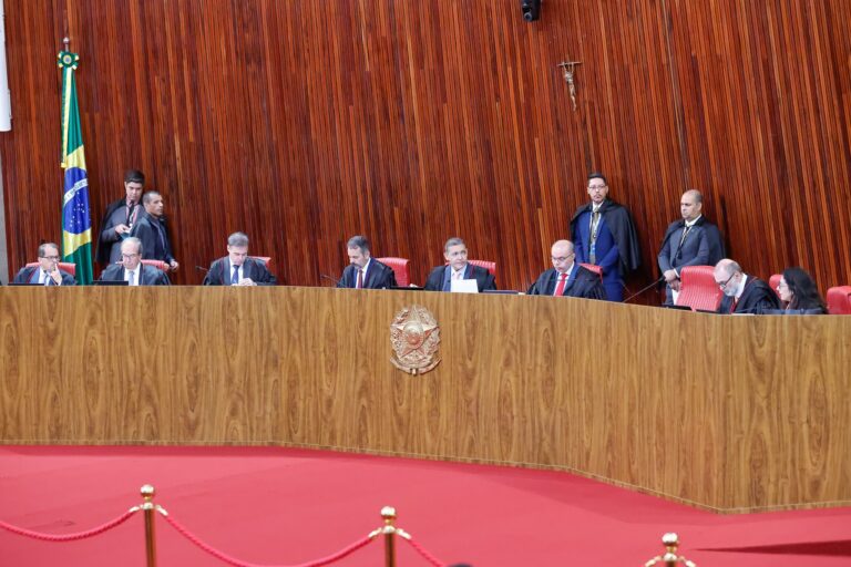 TSE retoma julgamento sobre posts da ‘escala 7×0’ de Flávio Bolsonaro